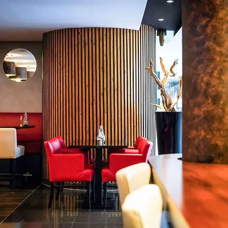 Отель Novotel Centre 4*