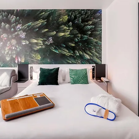 Отель Novotel Centre 4*