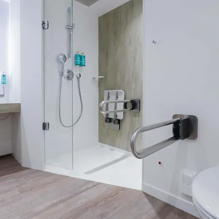 Novotel Centre Hotel 4*