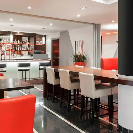 Отель Novotel Centre
