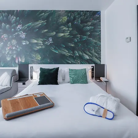 Отель Novotel Centre 4*