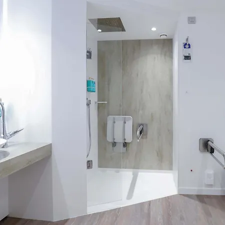 Novotel Centre Hotel 4*