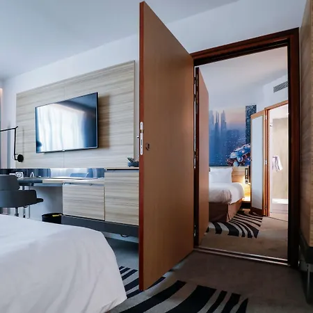 Novotel Centre Hotel 4*