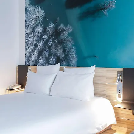 Novotel Centre Hotel 4*